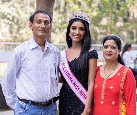 Manya Singh shared an emotional video on her Instagram where she put her crown on her parents' head