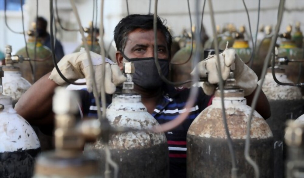 16 Tonnes Oxygen From Raigad Enroute To Delhi To Reach By 5 AM Tomorrow