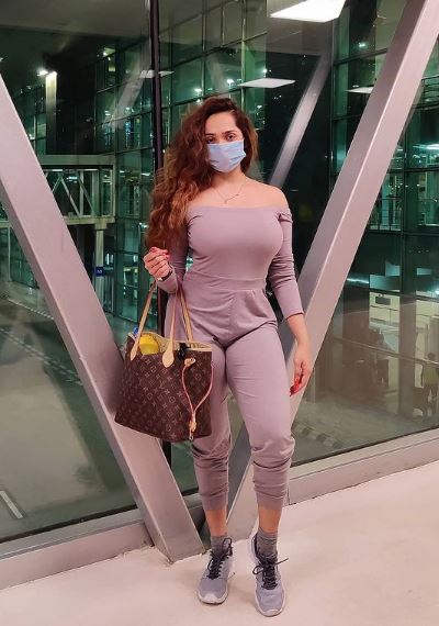 Aditi Mistry height