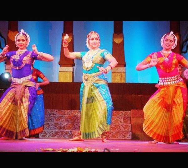 Ahana Deol dancing with her mother Hema Malini and sister Esha Deol