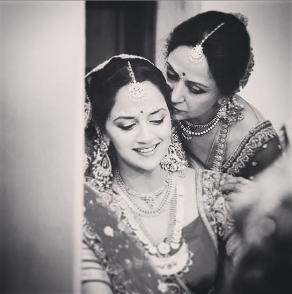 Ahana Deol with Her mother at the time of her wedding