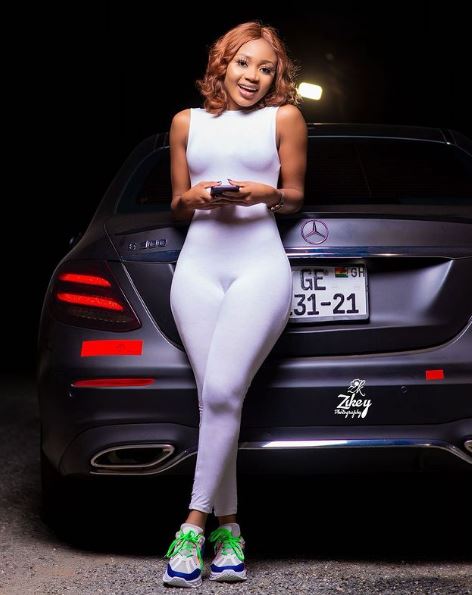 Akuapem Poloo with her favorite car.