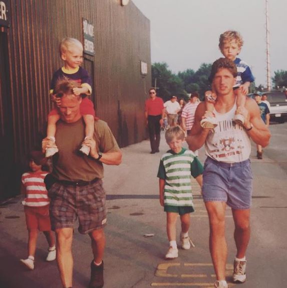 Childhood photo of Calahan Skogman with his family