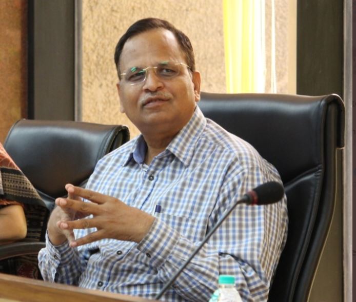 Delhi Writes To Centre For More Vaccine Shots - Vaccination Decreasing In Central Hospitals