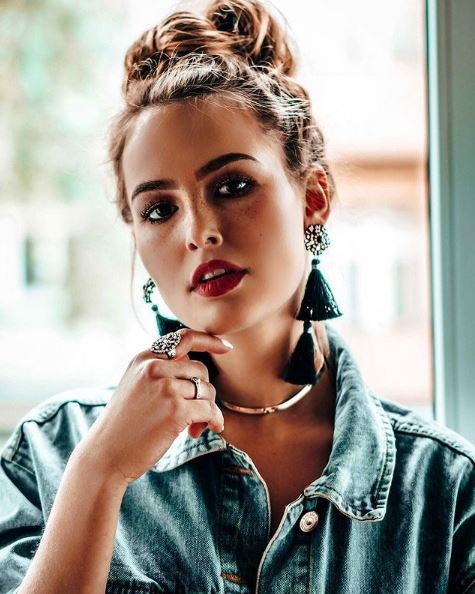 Elena Kamperi facts