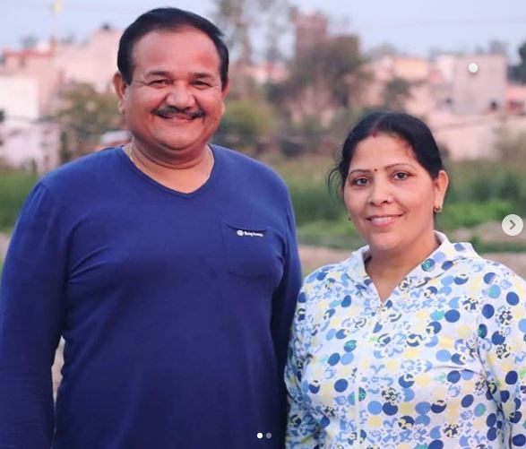 Khushi Punjaban father-in-law Mahikar Singh and mother-in-law Anita Choudhary