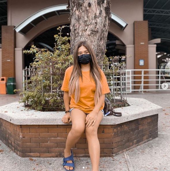 Kim Arda wears mask.