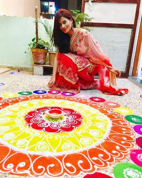 Mokshita Raghav likes to make Rangoli