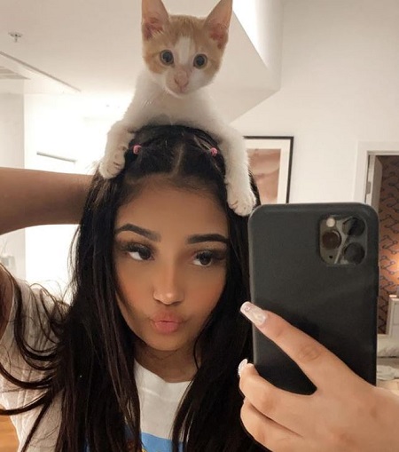 Mulan Vuitton has a pet cat