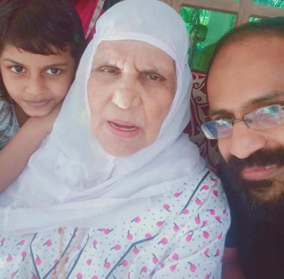 Siddique Kappan with his mother and daughter