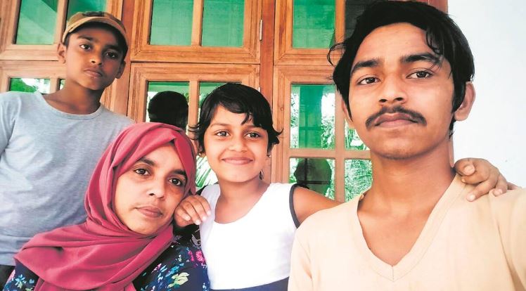 Siddique Kappan's wife Raihanath Kappan, daughter Mehnaz Kappan, sons Zidane Kappan and Muzzammil Kappan