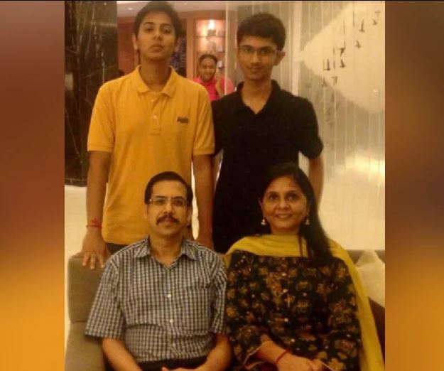 Akshat Jain with his family