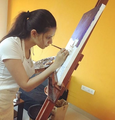 Alice Kaushik love to do painting