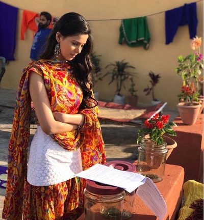 Alice Kaushik while on the set