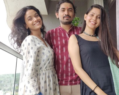 Alice Kaushik with Siddhantika Waghmare and Sushobh Waghmare