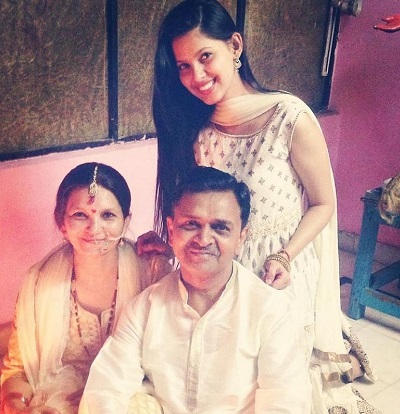 Alice Kaushik with her father and mother