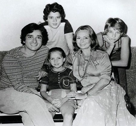 Aliya Kapoor's grandparents shashi Kapoor and Jennifer Kendal with their kids Karan Kapoor, Sanjana Kapoor and Kunal Kapoor