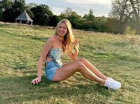 Aliya Kapoor's height is 5 feet 6 inches