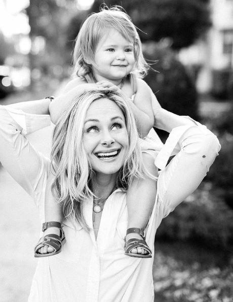 Alyshia Ochse with her daughter