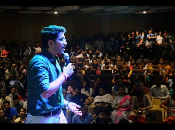Aman Dhattarwal is giving motivational speech