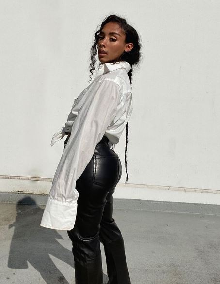 An old photo of Naomi Sharon