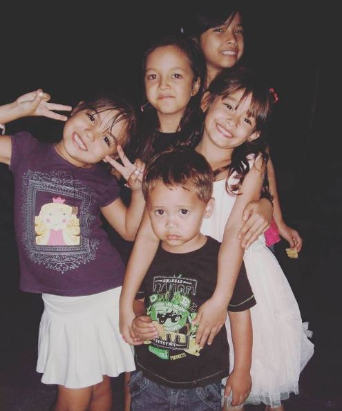 An old photo of Samantha Pettit with her siblings