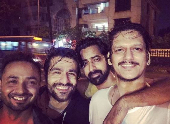 An old photo of Sunny Hinduja with his friends