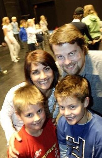 An old picture of Herman Tømmeraas with his family