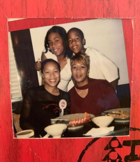 Ashley Snowden with her mother Dona Adkins and siblings