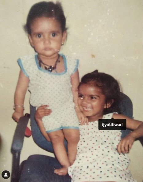 Childhood photo of Jyoti Tiwari with her sister Nidhi Tiwari
