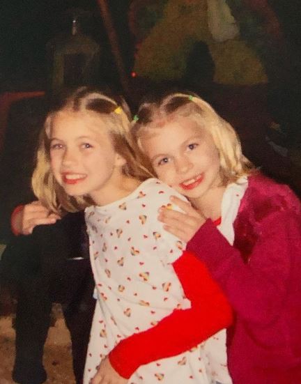 Childhood picture of Olivia Welch with her sister Elizabeth Welch