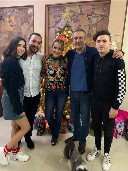 Domelipa family Picture