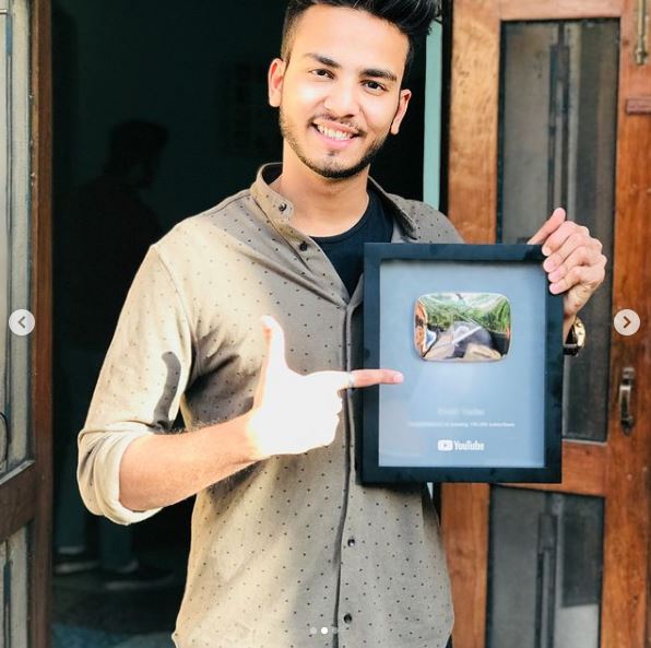 Elvish Yadav achieved silver YouTube play button
