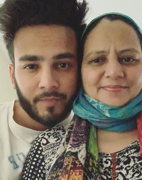 Elvish Yadav with his mother