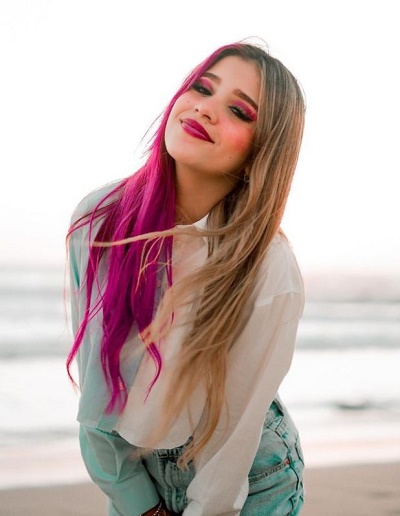 Fernanda Villalobos loves colorful hair