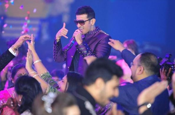 Harmeet Singh during live performance