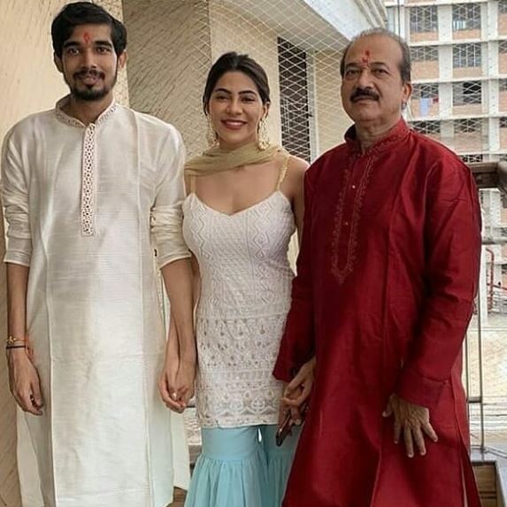 Jatin Tamboli with his dad Digambar Tamboli and sister Nikki Tamboli