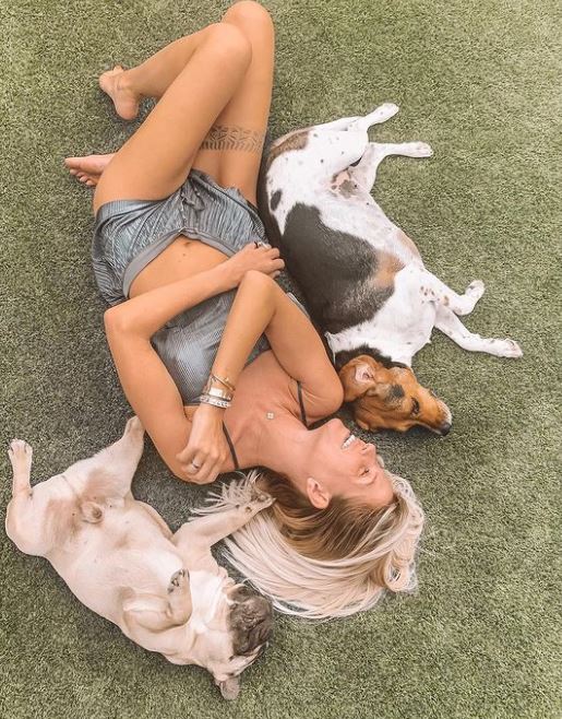 Jessica Thivenin has a pet dog