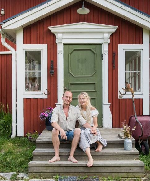 Jonna Jinton with her husband Johan