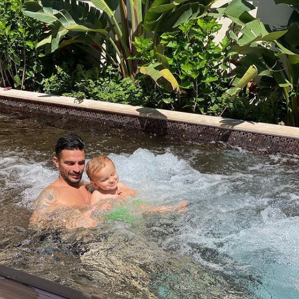 Julien Tanti does swimming with his son Tiago Tanti