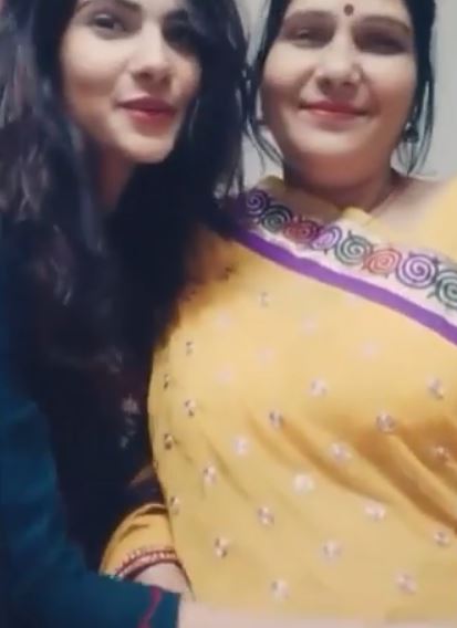 Jyoti Tiwari's sister Nidhi Tiwari and mother