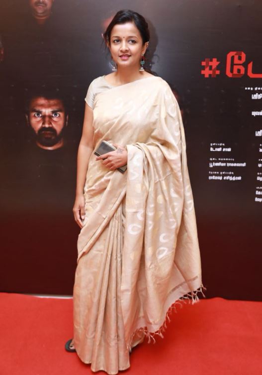 Kiruthiga Udhayanidhi height