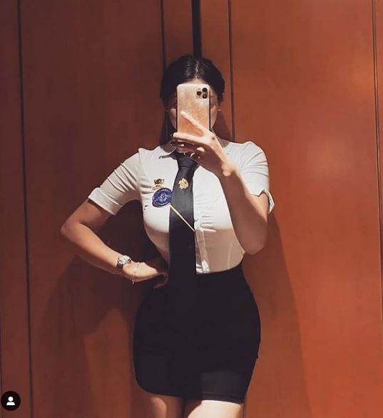 Liu Tai Yang clicks mirror images