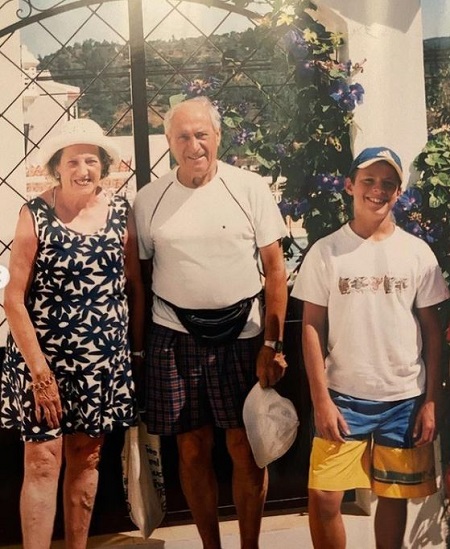 Mike Thurston shared his childhood picture on Instagram