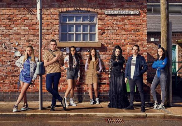 Millie Gibson with her cast of Coronation Street