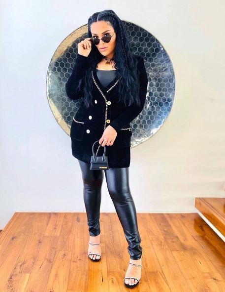 Mona Kattan height