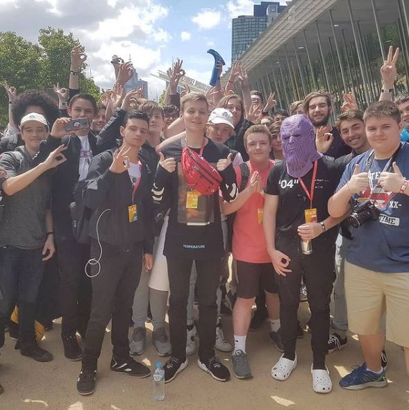 Niall Comas with gamers