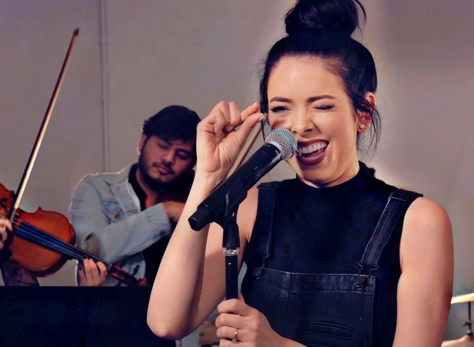 Nikki Phillippi loves singing