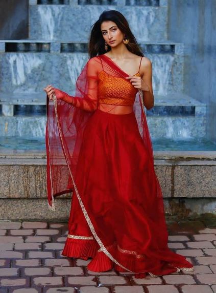 Palak Tiwari height