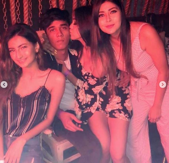 Palak Tiwari with her friends